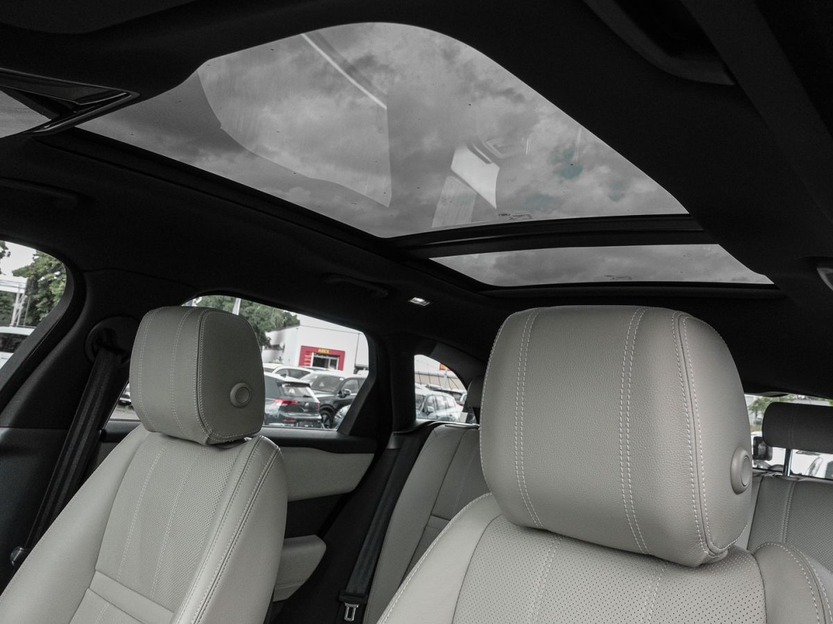 Range Rover Velar 2.0 d R-Dynamic - Samsaru's Car Outlet