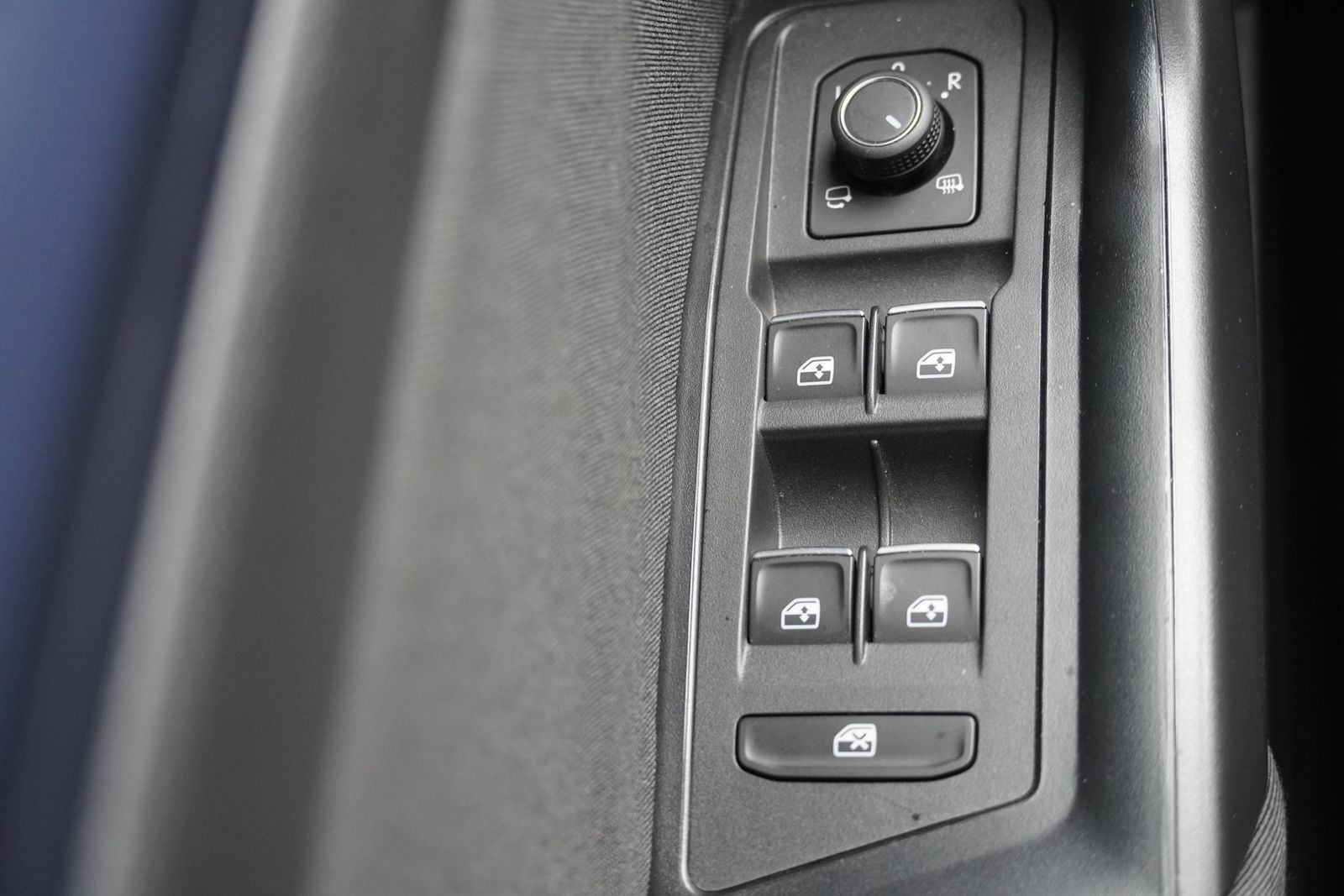 Volkswagen T-Roc 1.0 TSI United - Samsaru's Car Outlet
