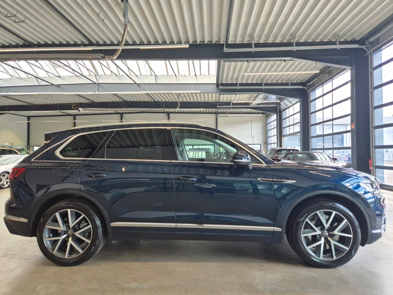 Volkswagen TOUAREG 3.0TSI ELEGANCE 4M eHYBRID - Samsaru's Car Outlet