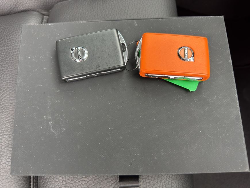 Volvo XC60 B4 AWD Plus-Dark Aut Leder Voll-LED Google-