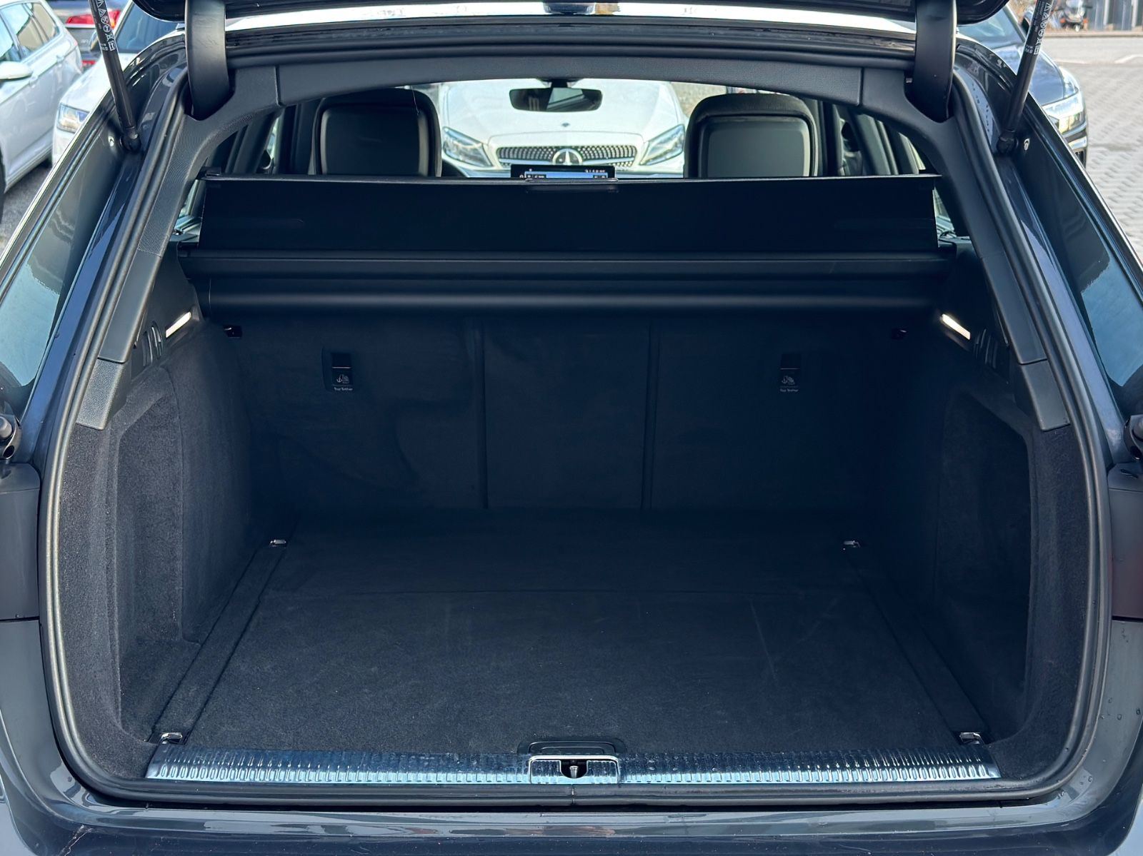 Audi A4 Av.40 TDI advanced S-Tr. - Samsaru's Car Outlet