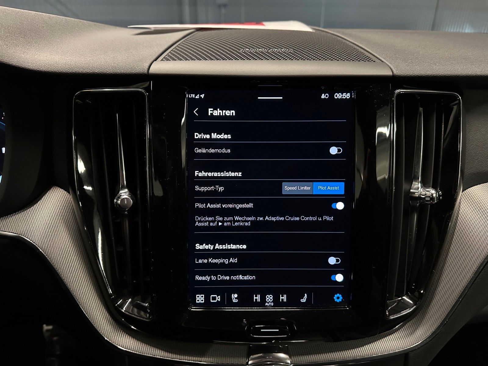 Volvo XC60 R-Design AWD *19Zoll*AHK*360°*Harman/Kardon