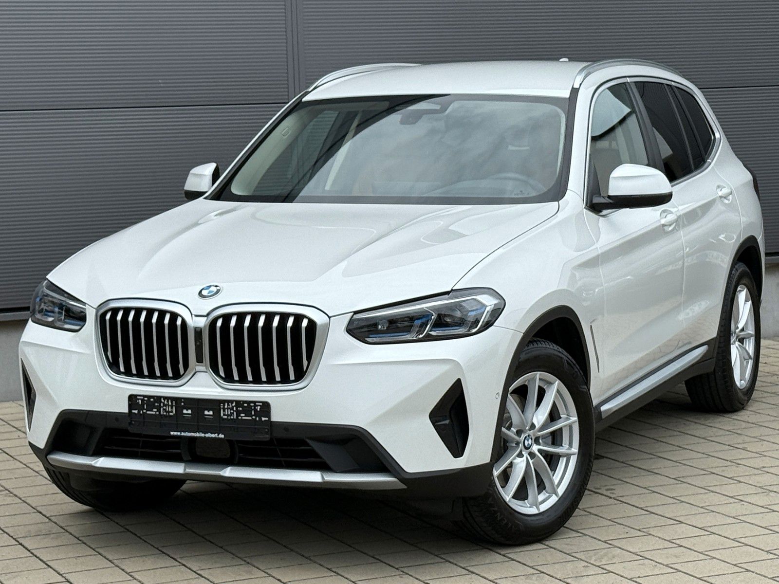 BMW X3 xDrive 20i Laser - Samsaru's Car Outlet