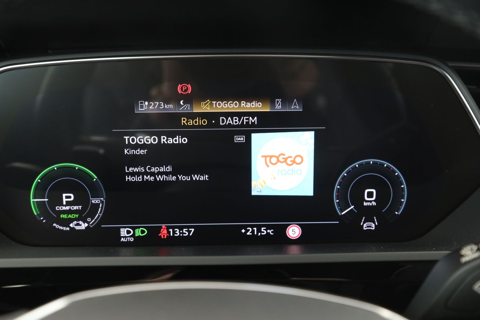 Audi e-tron S Sportback quattro S line | AHK | PANORA