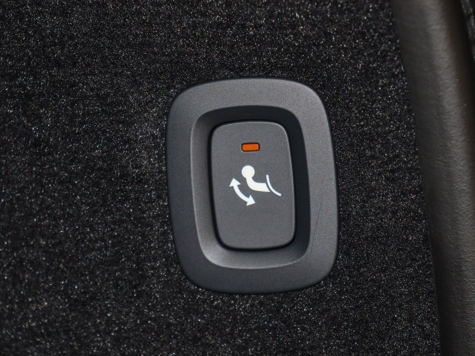 Volvo XC90 T8 AWD Recharge Reskin Plus Dark NP:95.340,