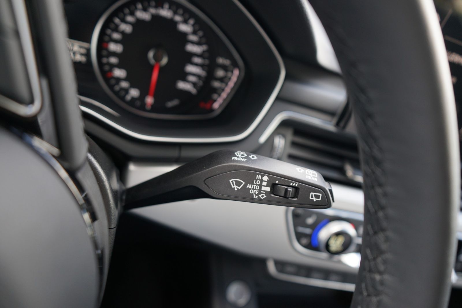 Audi A4 Avant 40 TFSI S line - Samsaru's Car Outlet