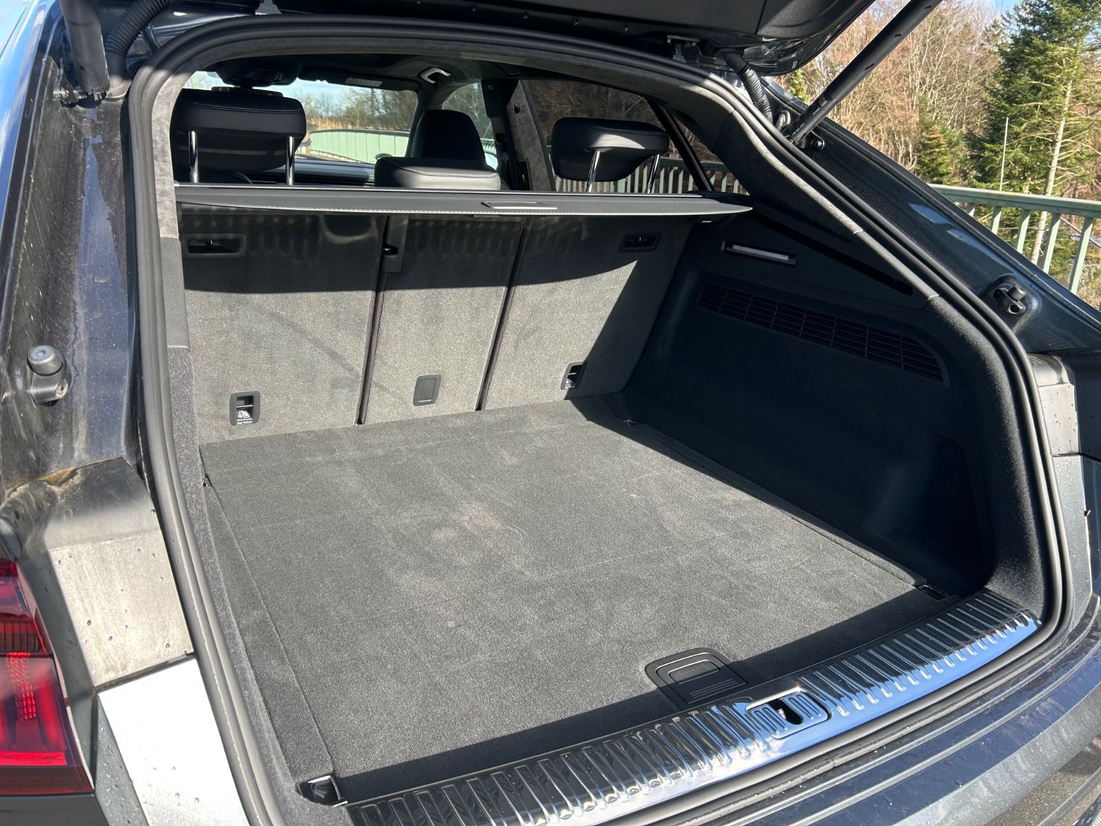 Audi RSQ8 DYN 4.0 TFSI Quattro TÜV-NEU-VMAX-2xCarbon