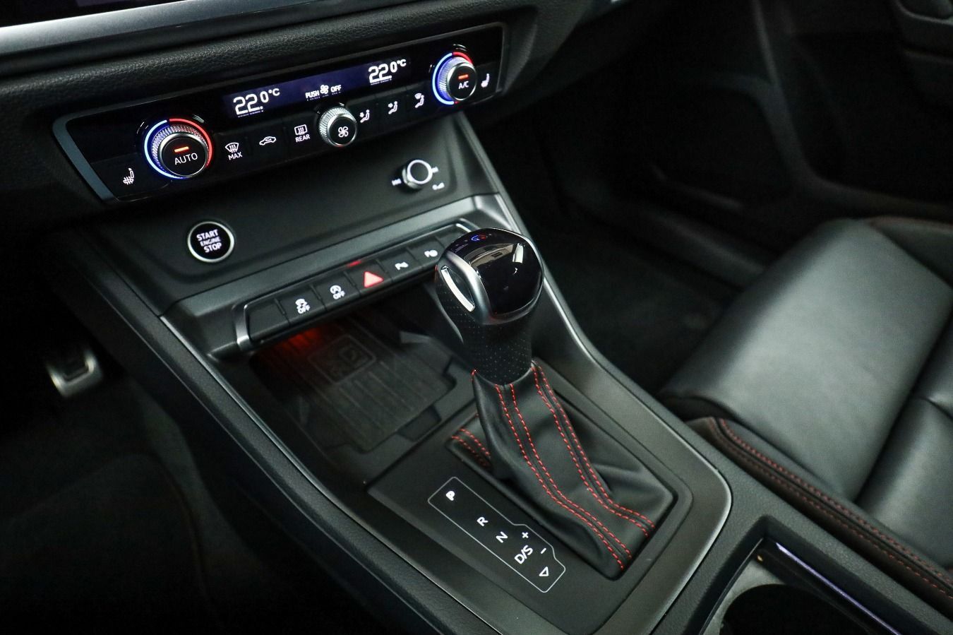 Audi Q3 S line black 45 TFSI qu. Assist, Navi, Sound