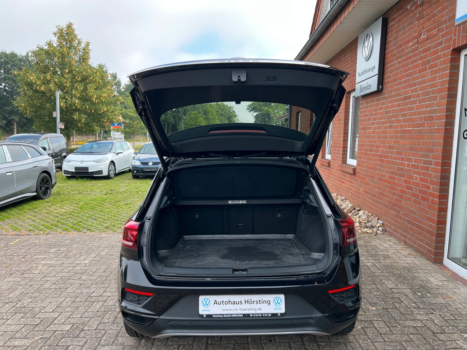 Volkswagen T-Roc 1.5TSi DSG Black - Samsaru's Car Outlet