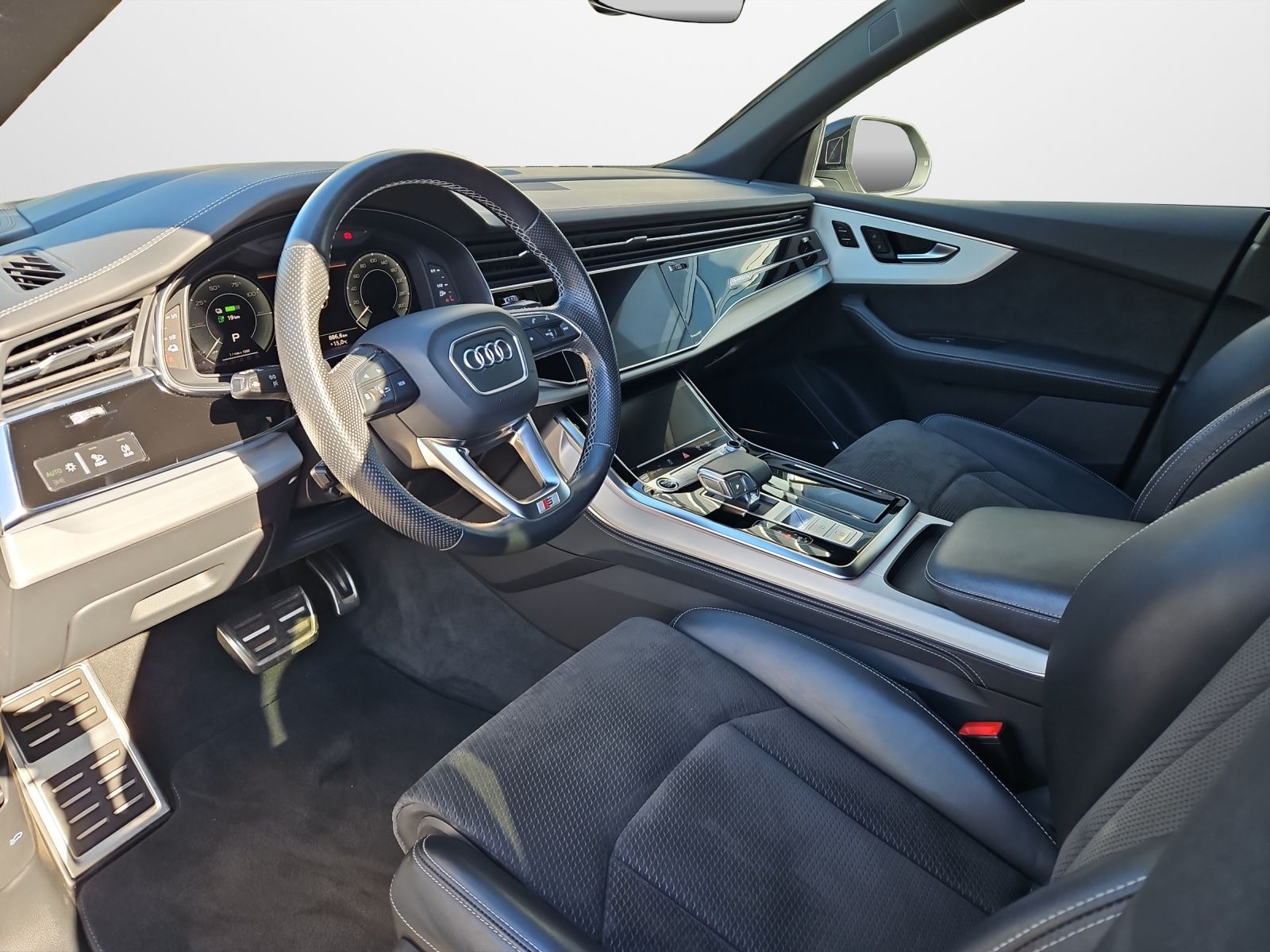 Audi Q8 55 TFSI e tiptronic quattro S-line - Samsaru's Car Outlet