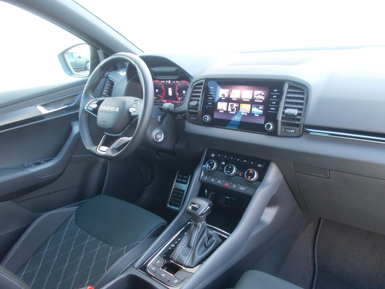 Skoda Karoq  1.5 TSI Sportline*DSG*Navi*LED *360° *AHK