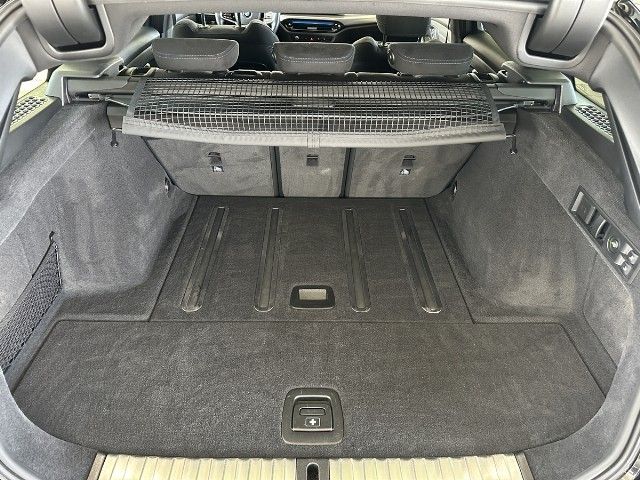 BMW 318 i M Sport AHK HUD 360° Kamera Alcantara LED