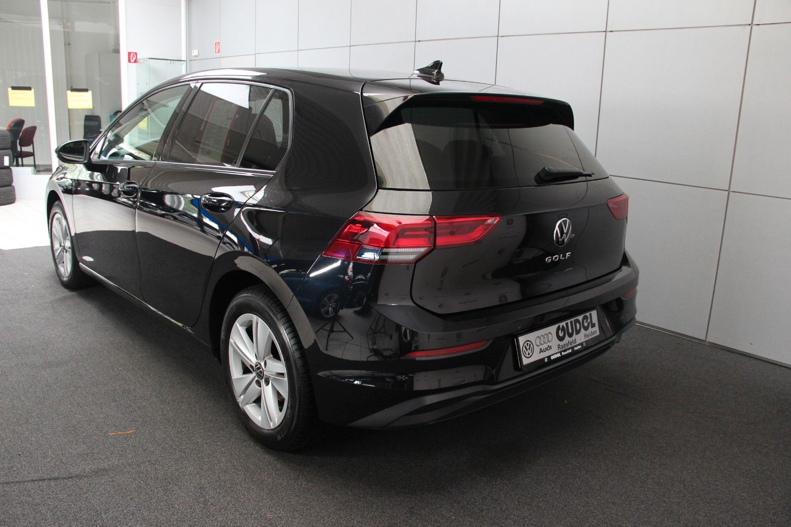 Volkswagen Golf 8 1.5 TSI Life - Samsaru's Car Outlet