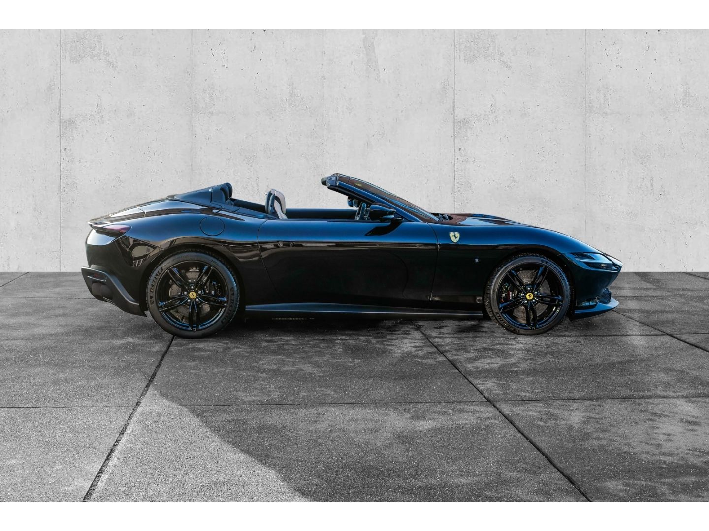 Ferrari Roma Spider - Samsaru's Car Outlet