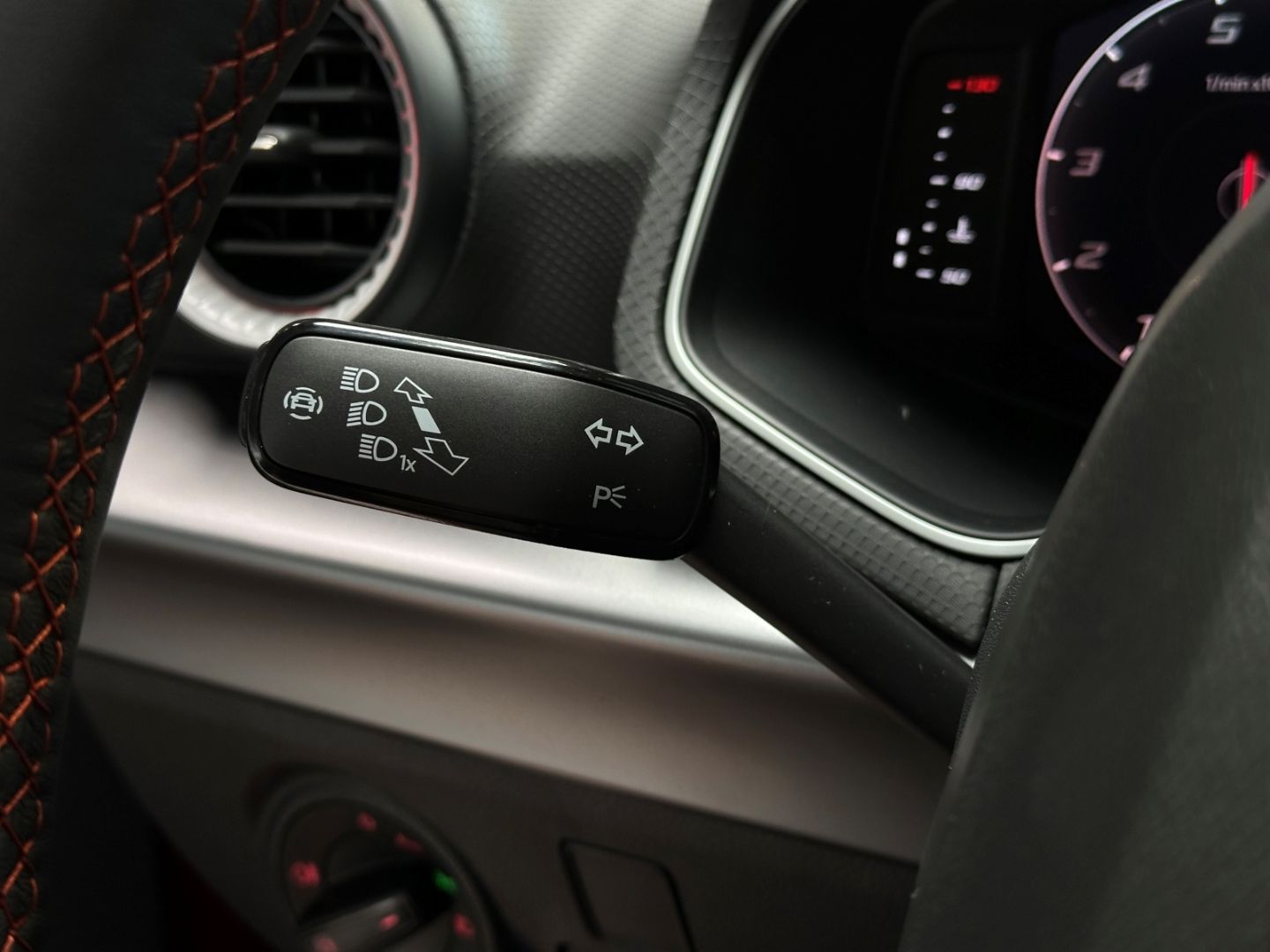 Seat Arona 1.5 TSI DSG FR ACC LED Navi Ahk PDC FullLi