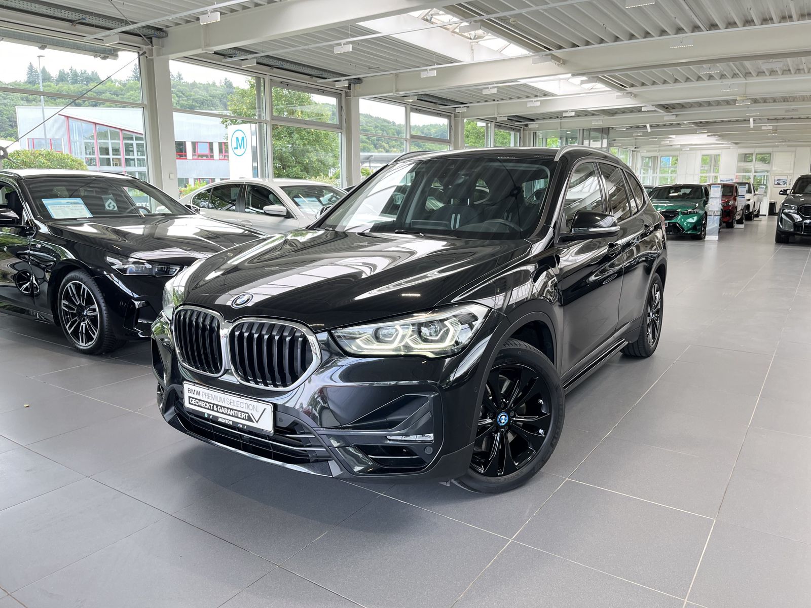 BMW X1 xDrive25e Sport Line - Samsaru's Car Outlet