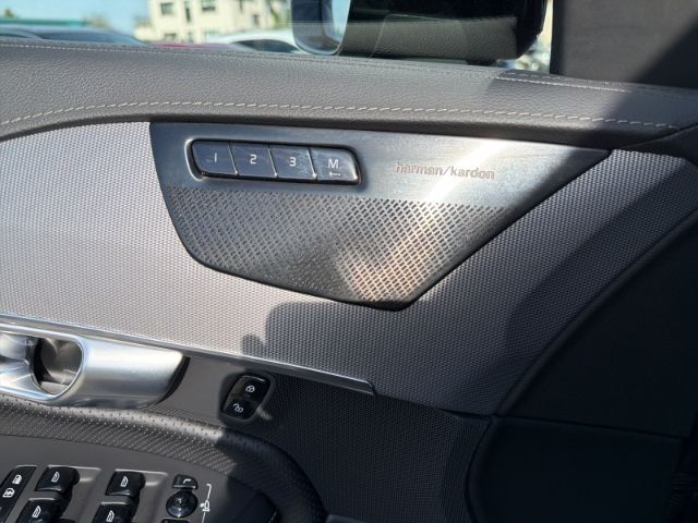 Volvo XC90 B5 Plus Dark AWD 7-Sitzer Luftfahrw. Panora