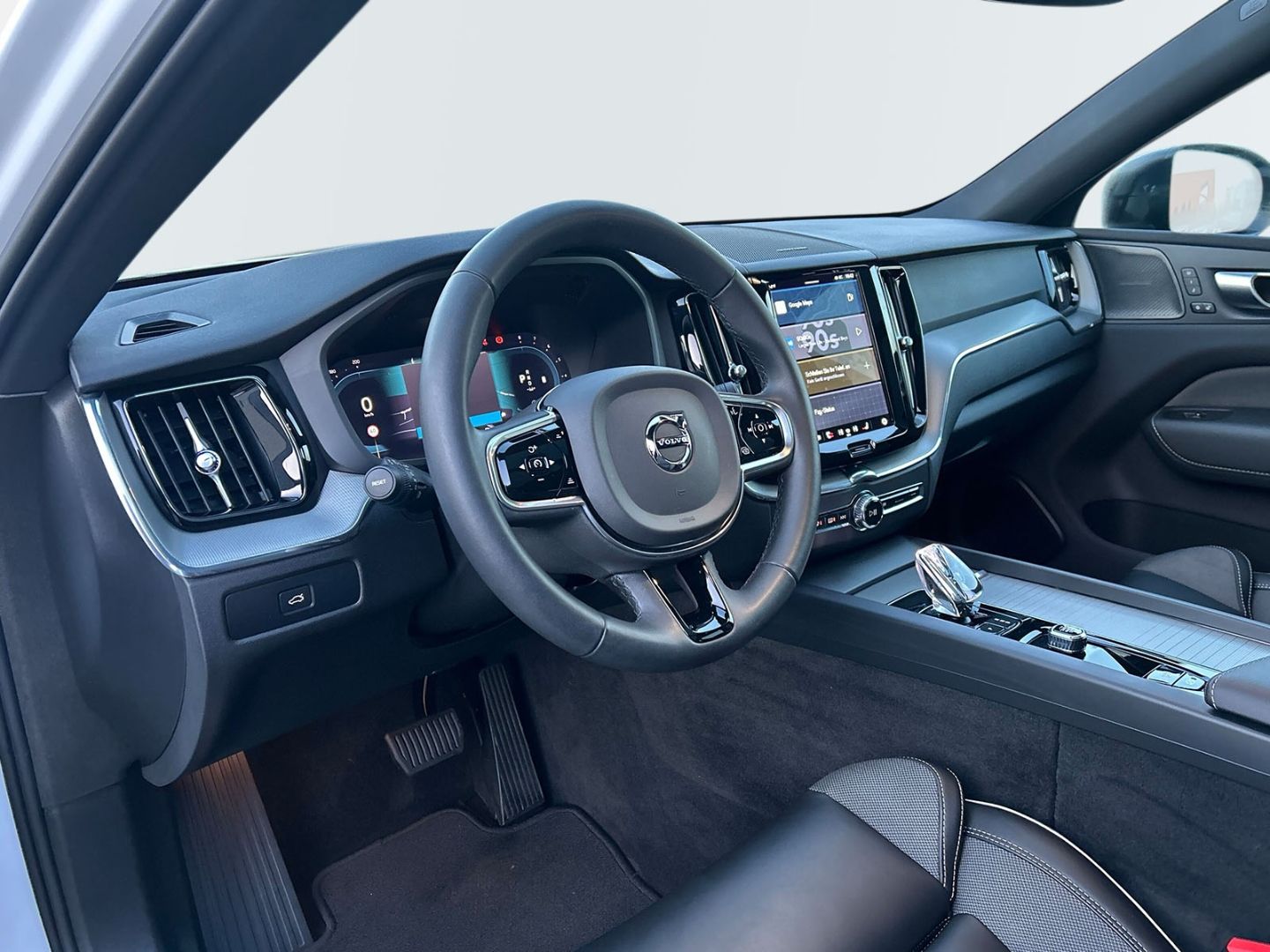Volvo XC60 B4 Benzin Plus Dark 20'' AHK ACC Harman DAB