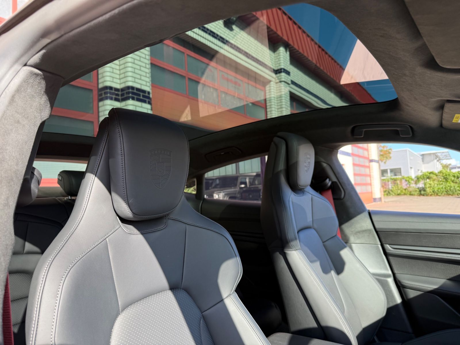 Porsche TAYCAN 4S RHD RECHTSLENKER, PANO, BOSE