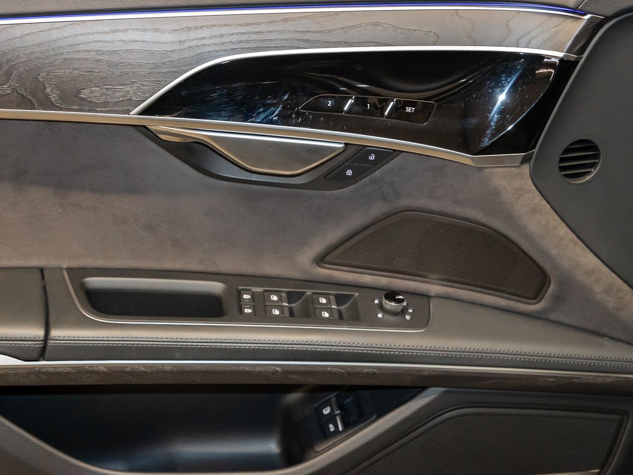 Audi A8 L 60 TFSI e quattro - Samsaru's Car Outlet