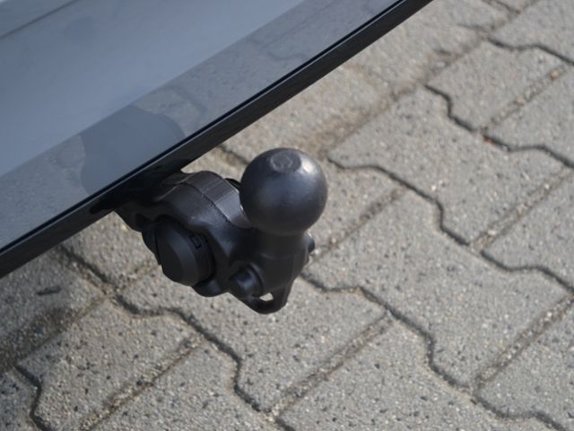 Volkswagen Golf VIII Variant 1.5 eTSI 150 PS DSG R-Line - Samsaru's Car Outlet
