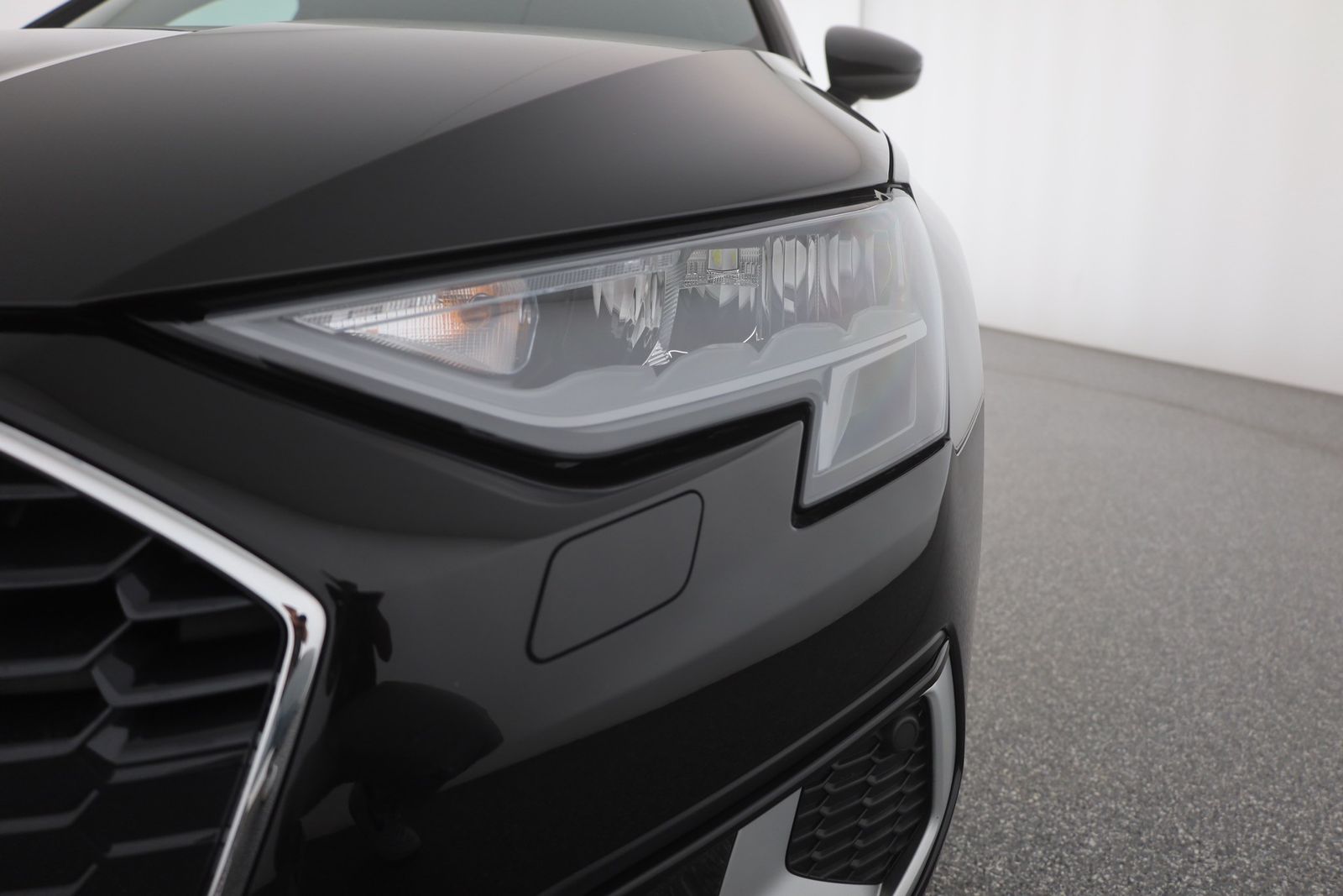 Audi A3 35 TDI Limousine LED Navi Sitzheizung DAB AHK