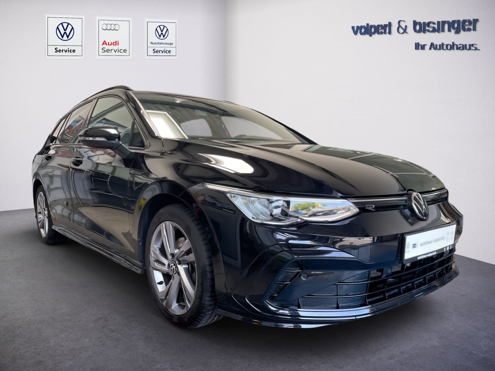Volkswagen Golf Variant R-Line eTSI - Samsaru's Car Outlet