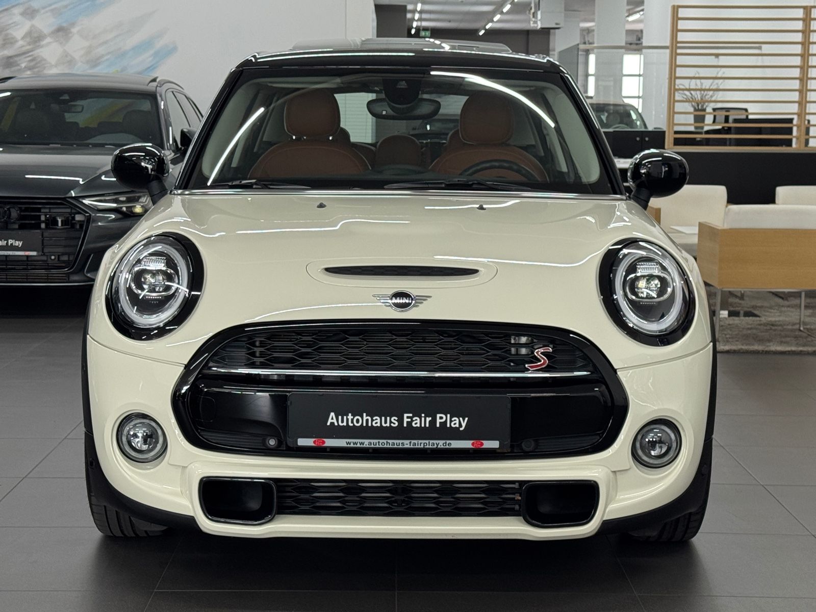 MINI Cooper S Aut. - Samsaru's Car Outlet