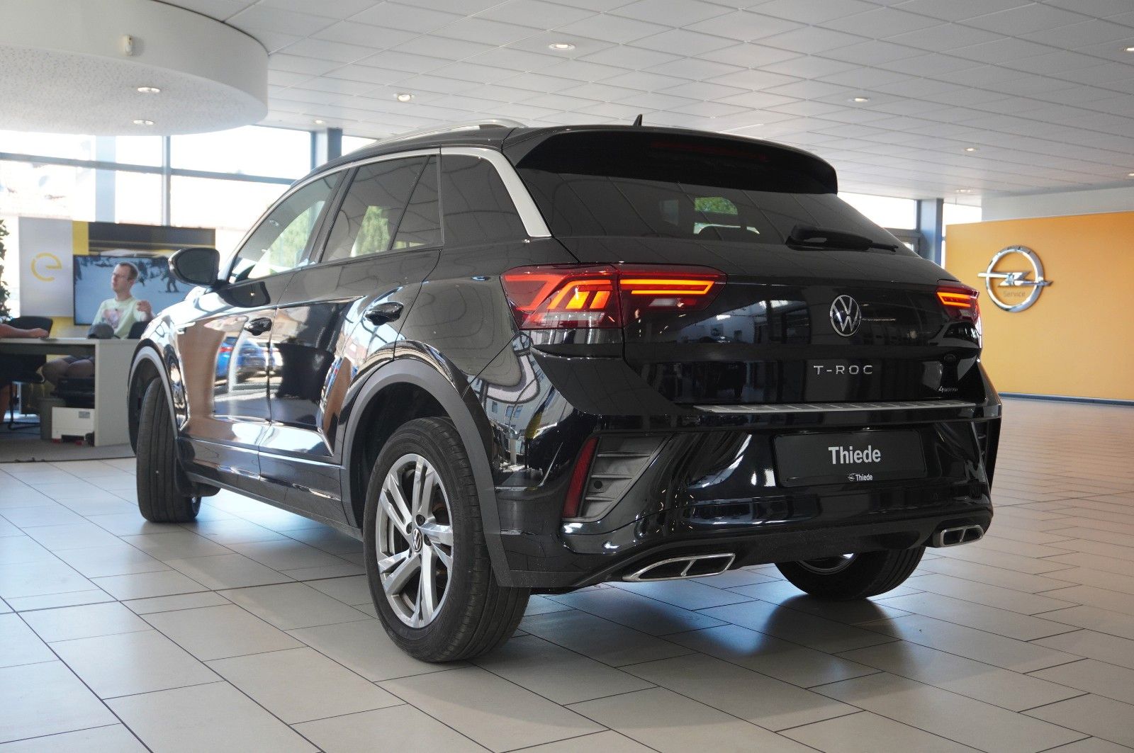 Volkswagen T-Roc 2.0D R-LINE 4MOTION - Samsaru's Car Outlet