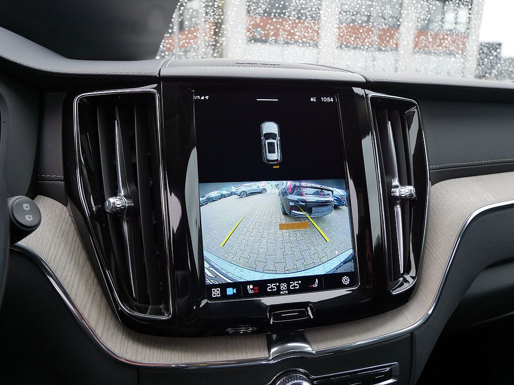 Volvo XC60 B4 Inscription AWD AHK FACEL. STANDHZ LED