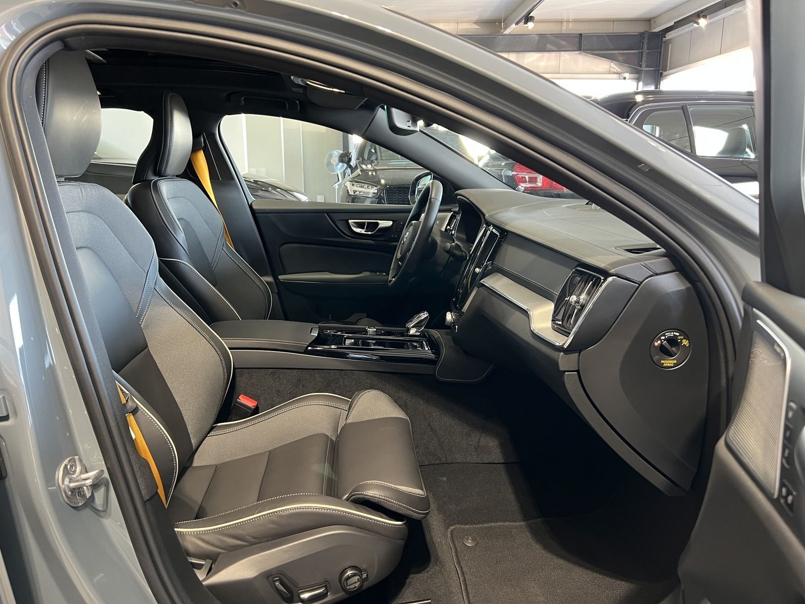 Volvo S60 T8 Polestar Engineered Recharge AWD B&W 360°