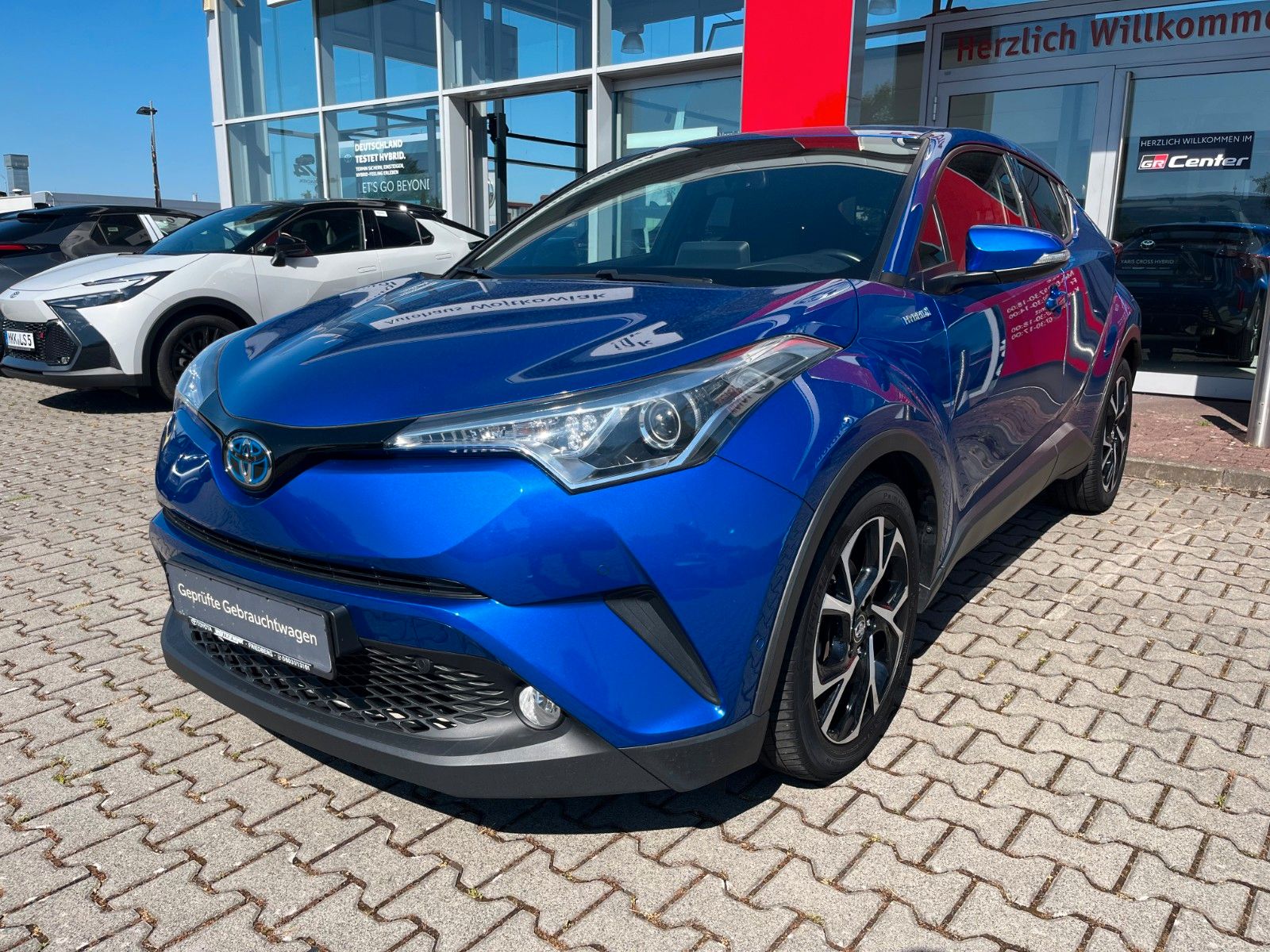 Toyota C-HR Hybrid Club - Samsaru's Car Outlet