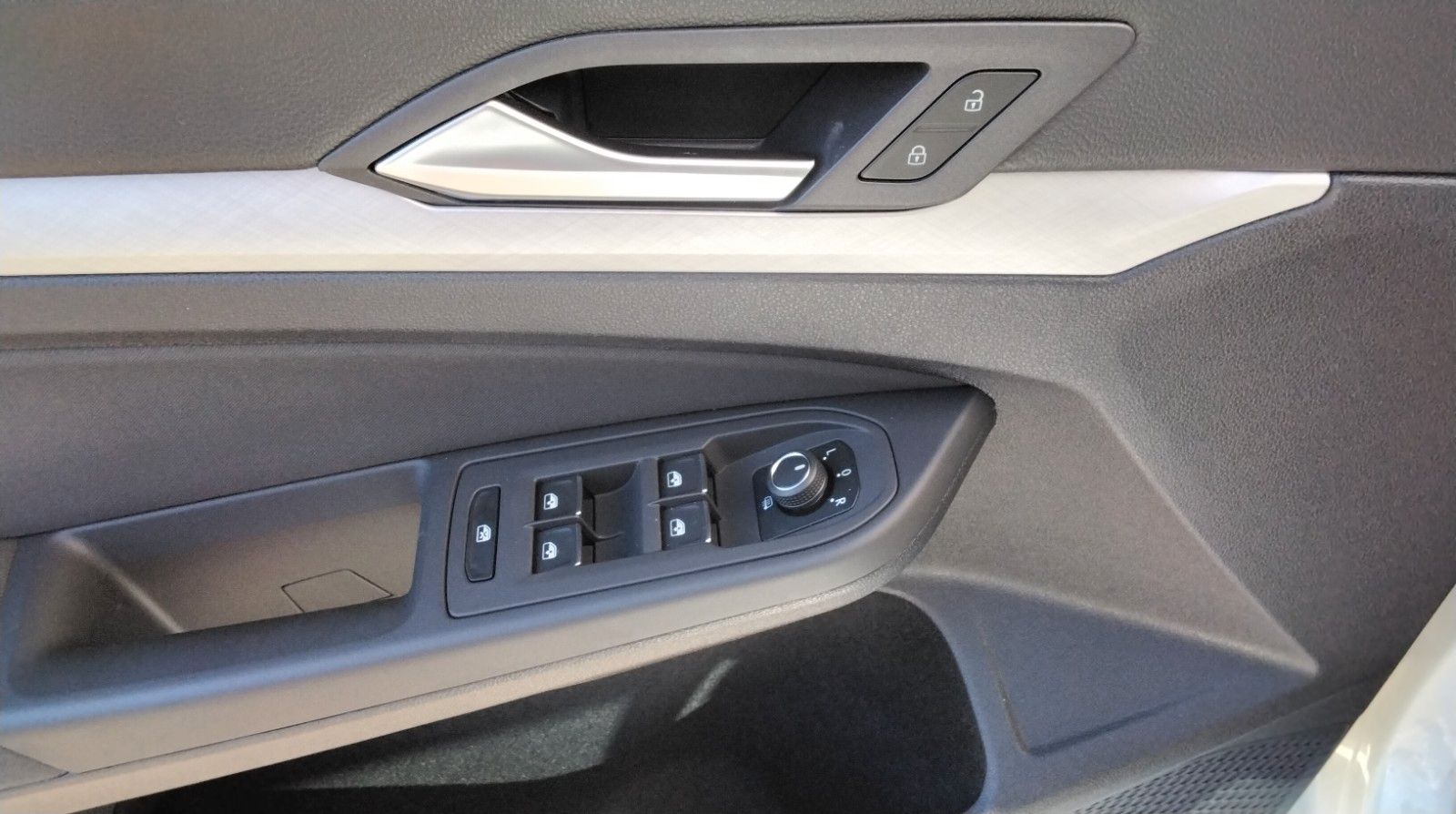 Volkswagen Golf VIII Variant 1.5 TSi - Samsaru's Car Outlet