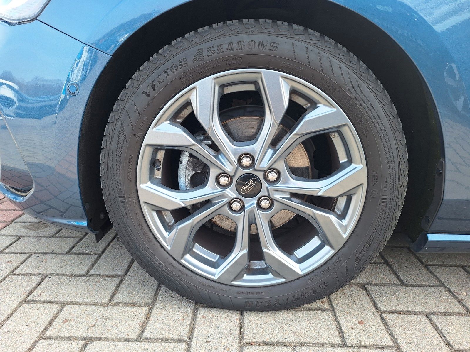 Ford Focus Turnier ST-Line X AHK NAVI LED PDC RFK LMF