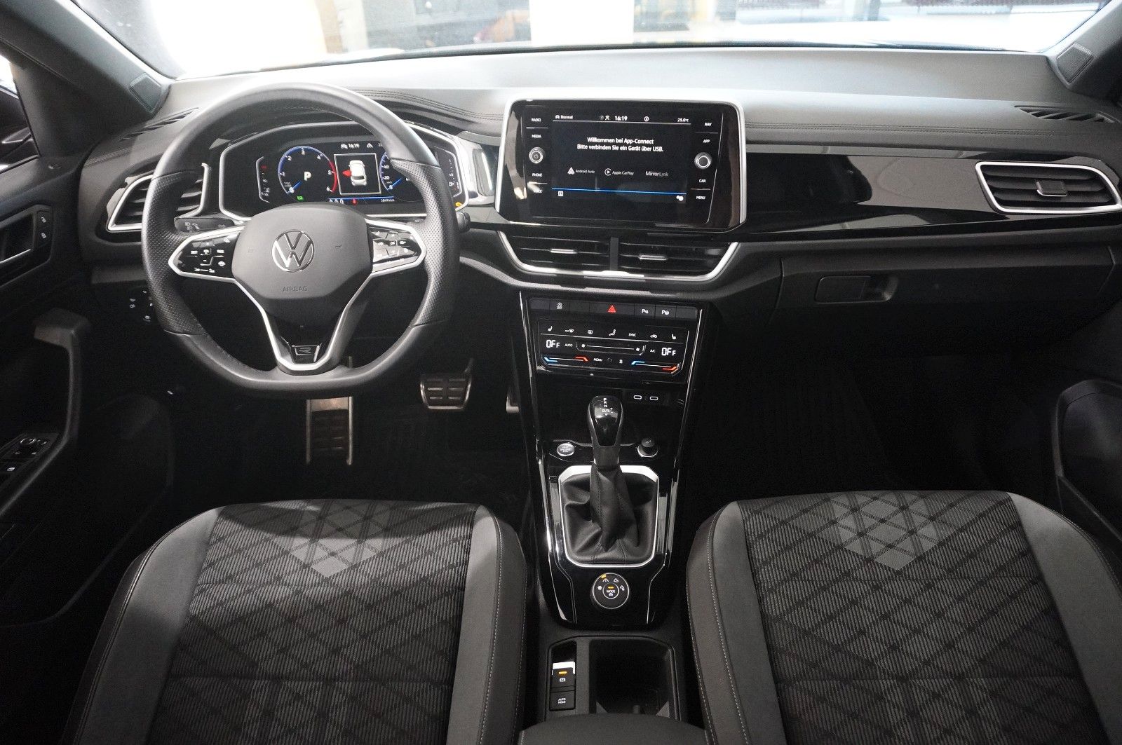 Volkswagen T-Roc 2.0D R-LINE 4MOTION - Samsaru's Car Outlet