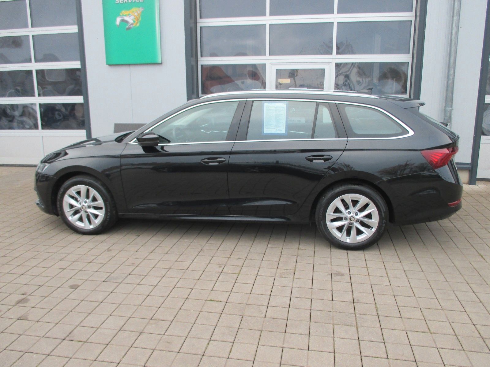Skoda Octavia Combi 1.5 e TSI DSG Style - Samsaru's Car Outlet