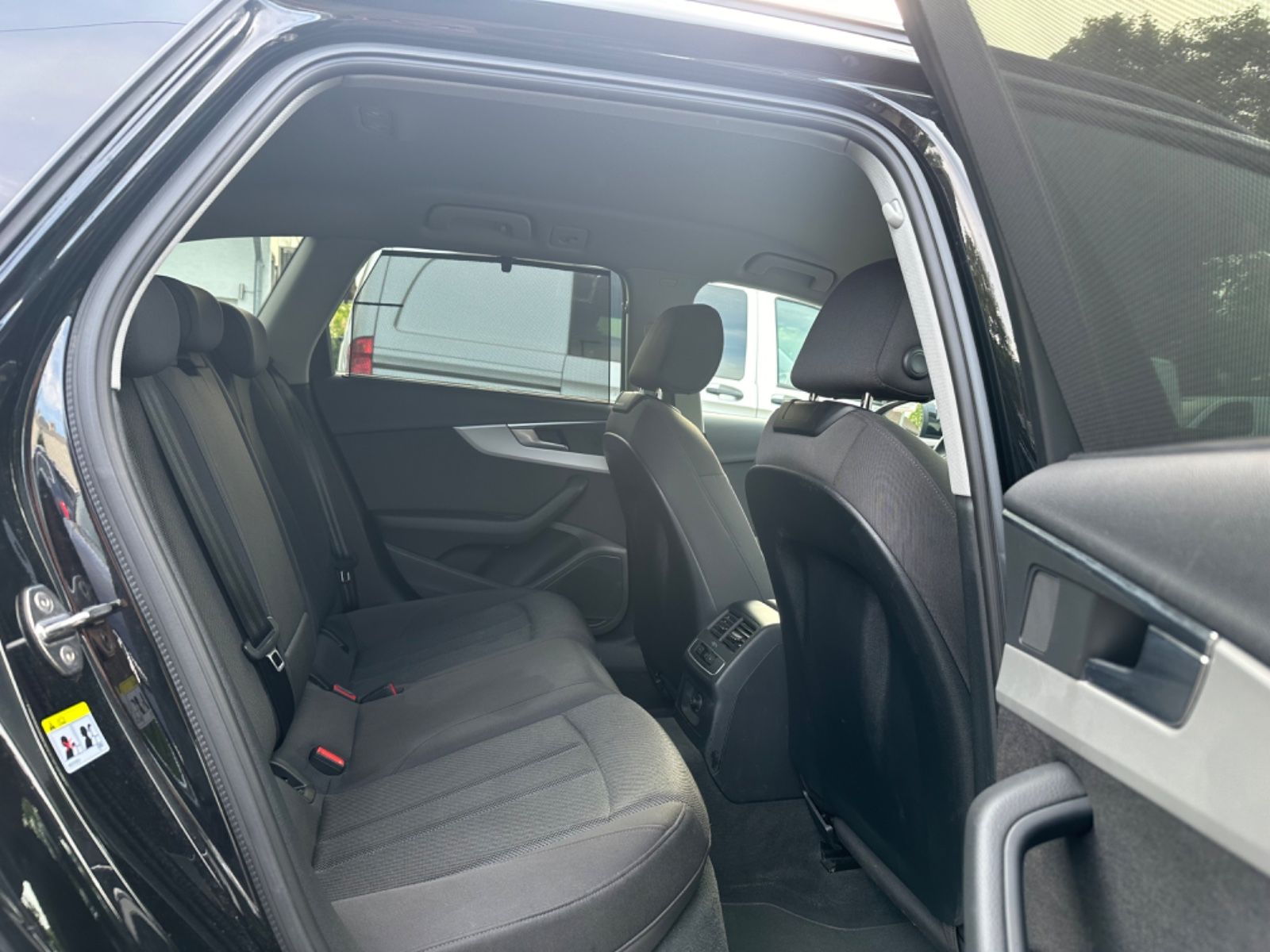 Audi A4 Avant 35 TFSI S-LINE - Samsaru's Car Outlet