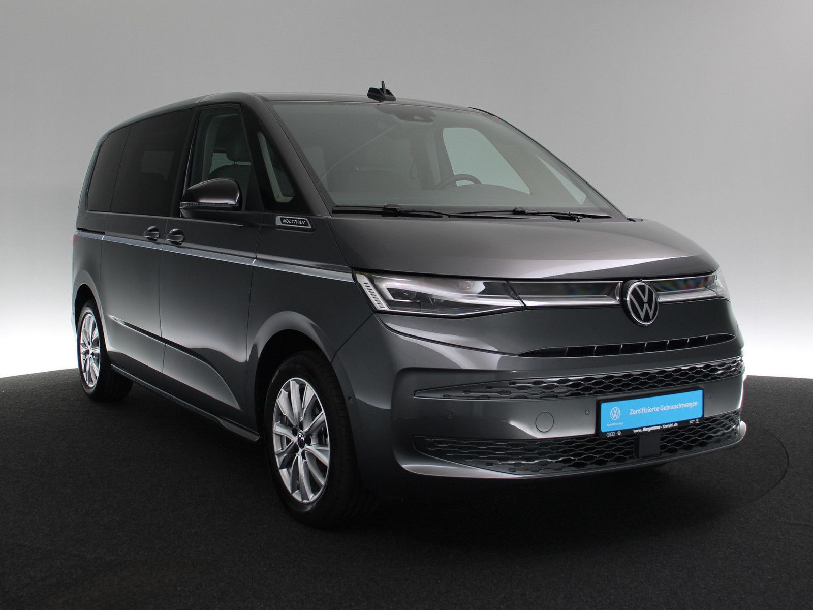 Volkswagen T7 Multivan 2.0 TDI Style - Samsaru's Car Outlet