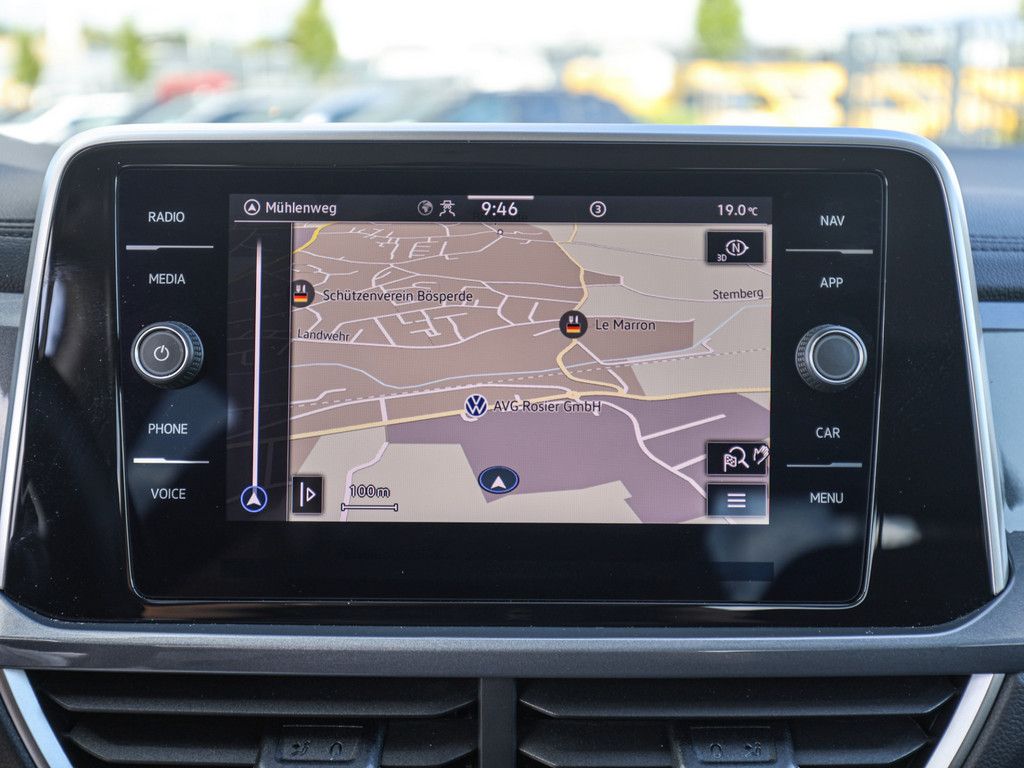 Volkswagen T-Roc Style 1.5 l TSI DSG - Samsaru's Car Outlet