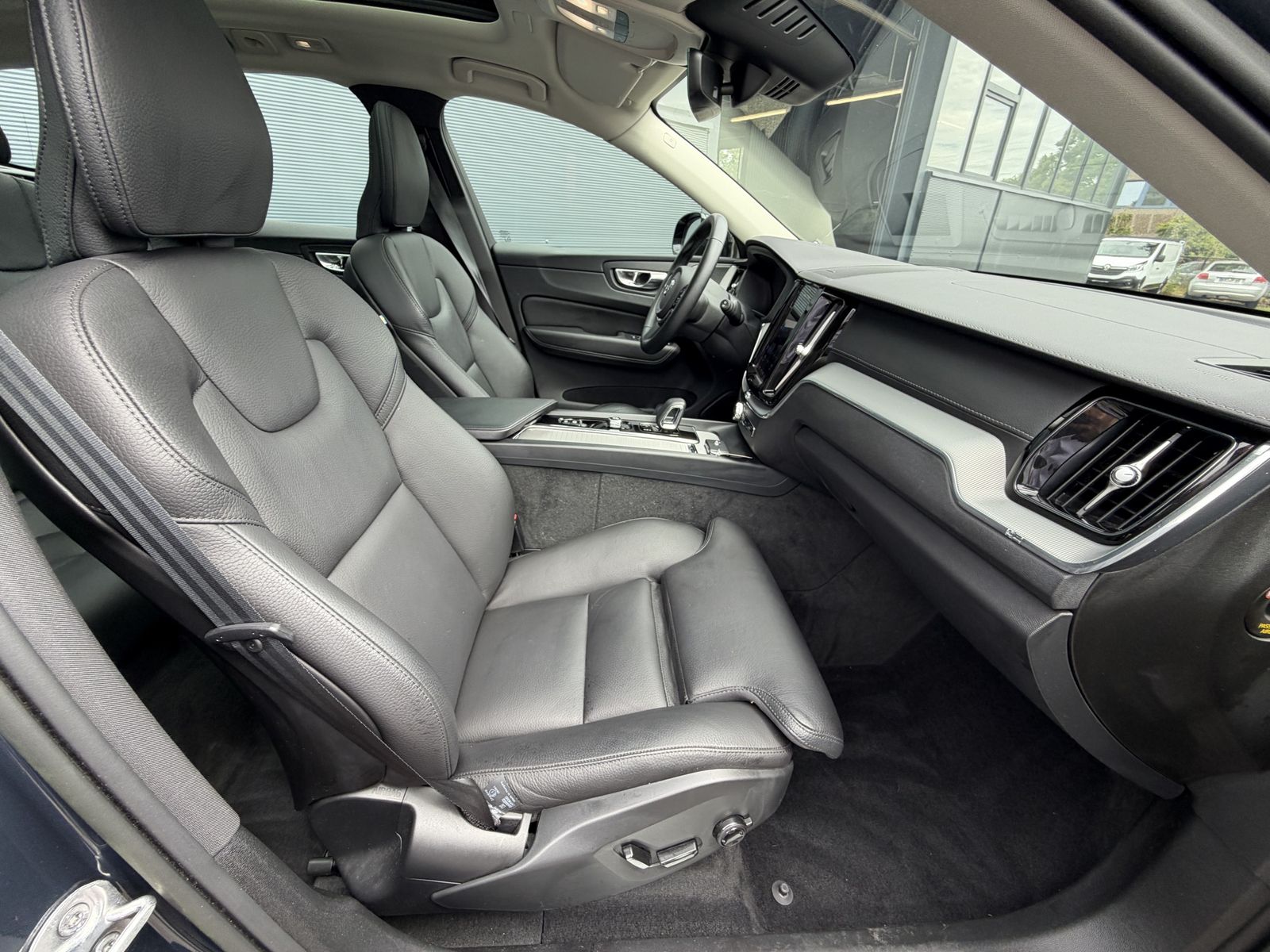 Volvo XC60 B5 D AWD Ultimate Dark ACC / PANO / RFK