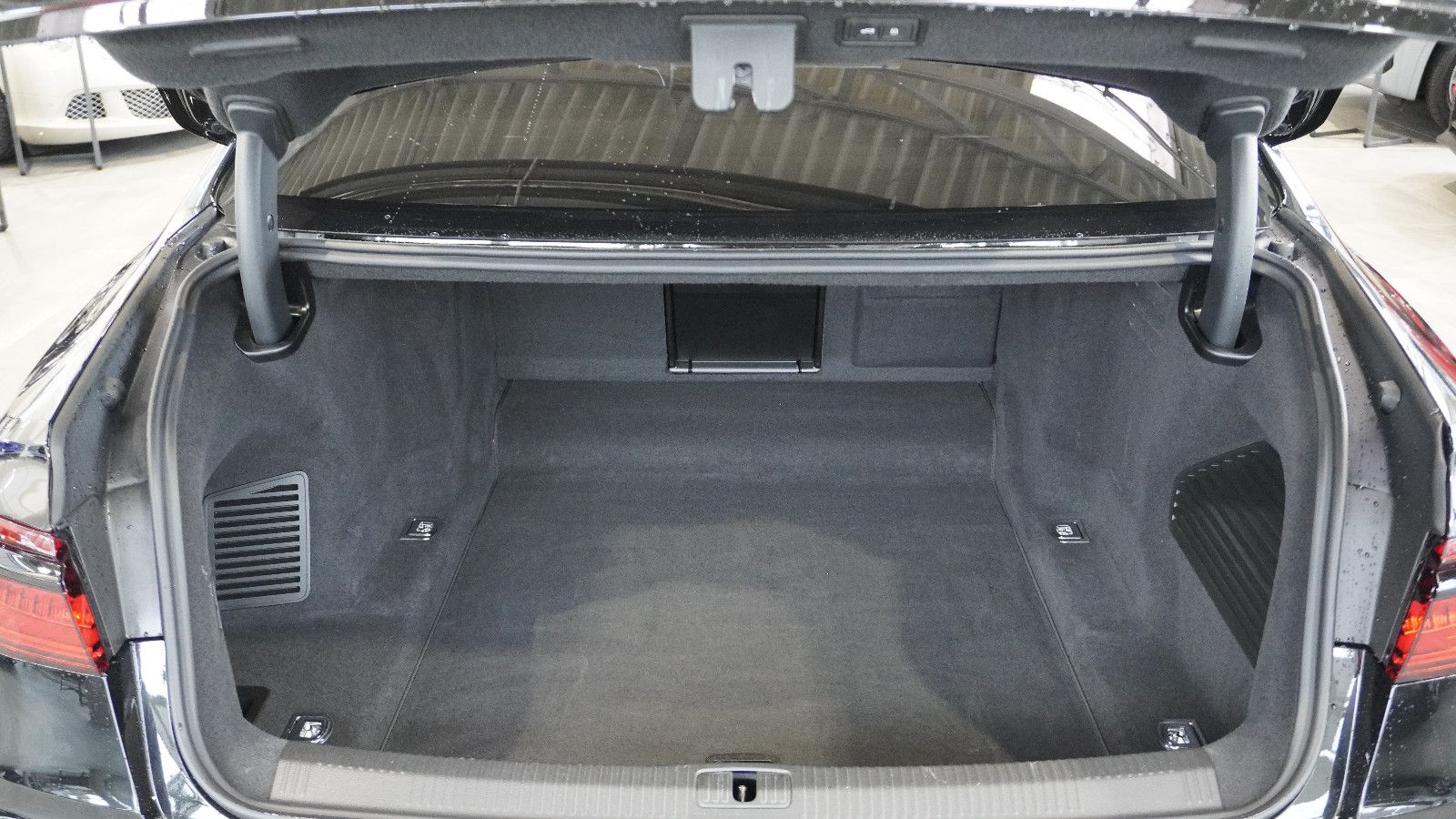 Audi A8 50 quat S-Lin - Samsaru's Car Outlet