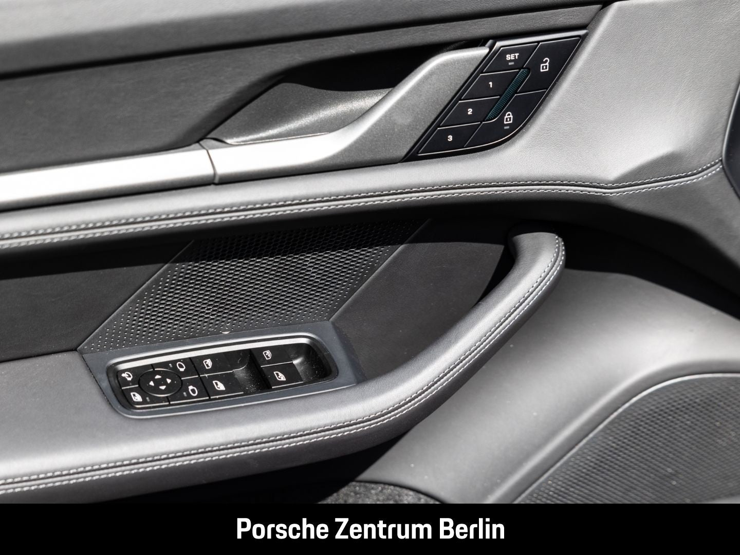 Porsche Taycan 4S Cross Turismo HD-Matrix HA-Lenkung