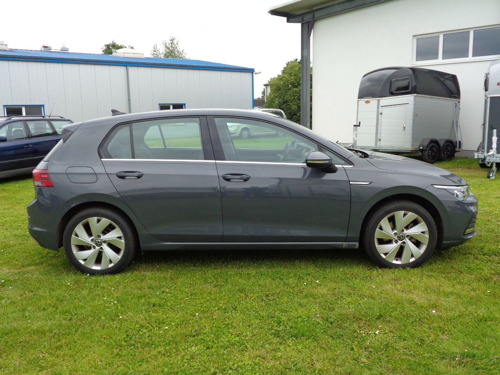 Volkswagen Golf VIII Lim. Style - Samsaru's Car Outlet