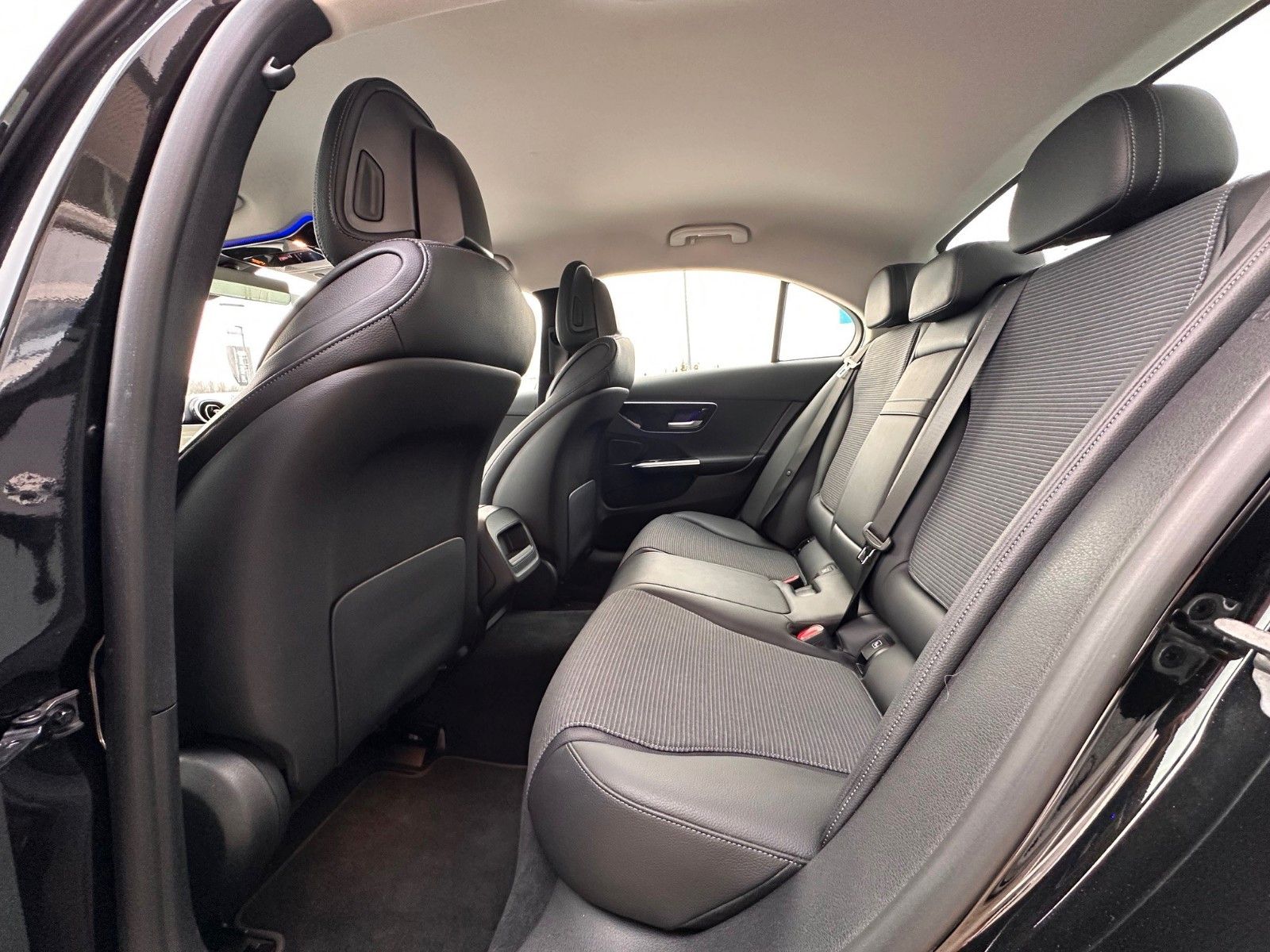 Mercedes-Benz C 180 Avantgarde - Samsaru's Car Outlet