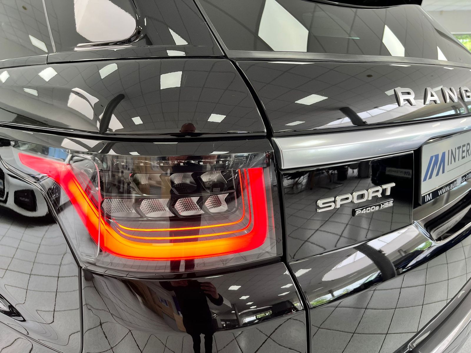 Range Rover Sport HSE P400e - Samsaru's Car Outlet