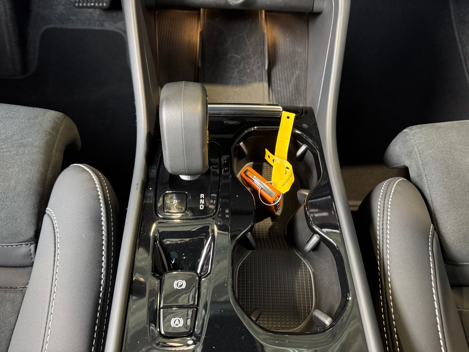 Volvo XC40 Plus Dark 2WD NAVI LED AHK PANO