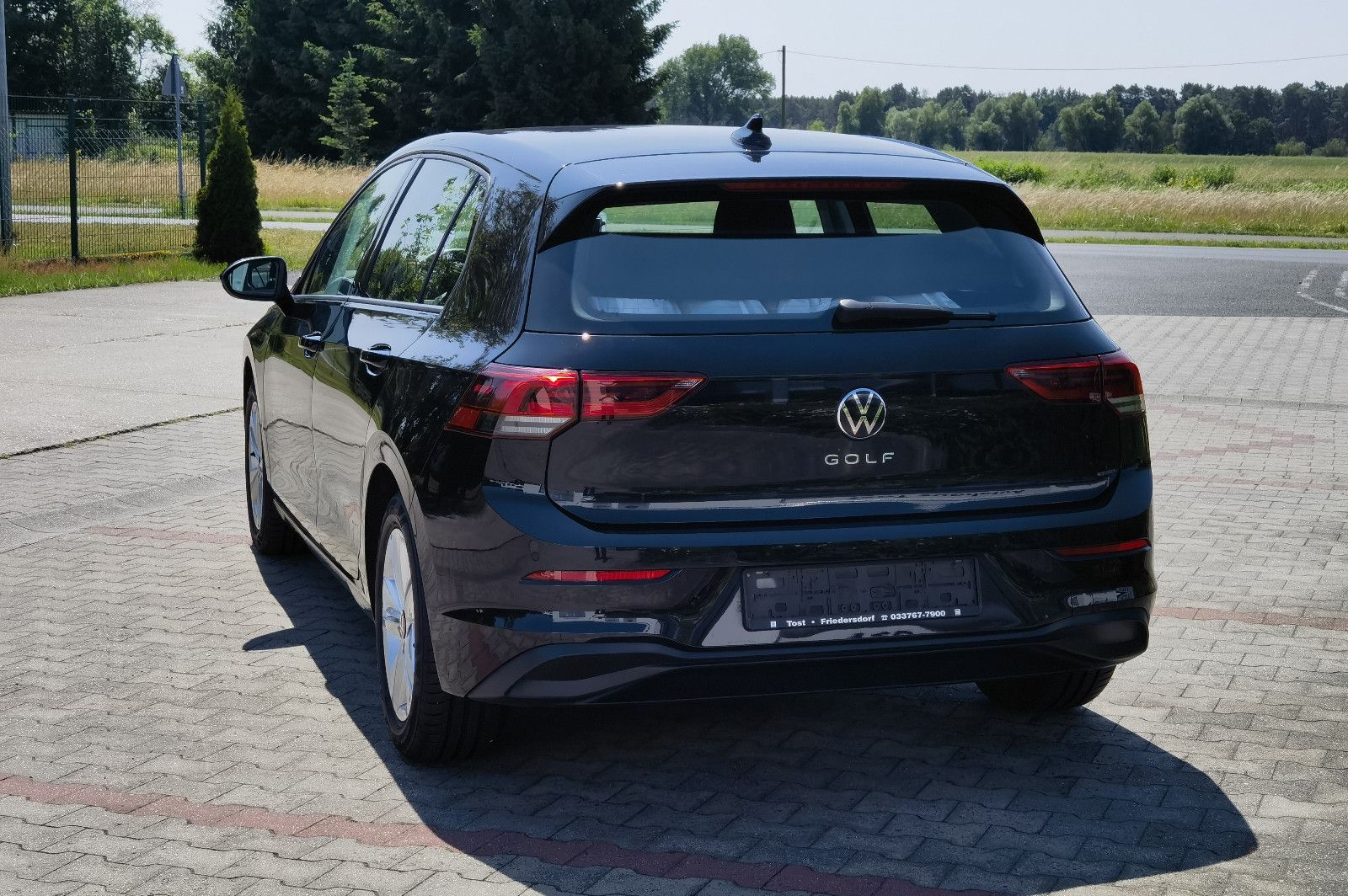 Volkswagen Golf Life 1.5 TSI - Samsaru's Car Outlet