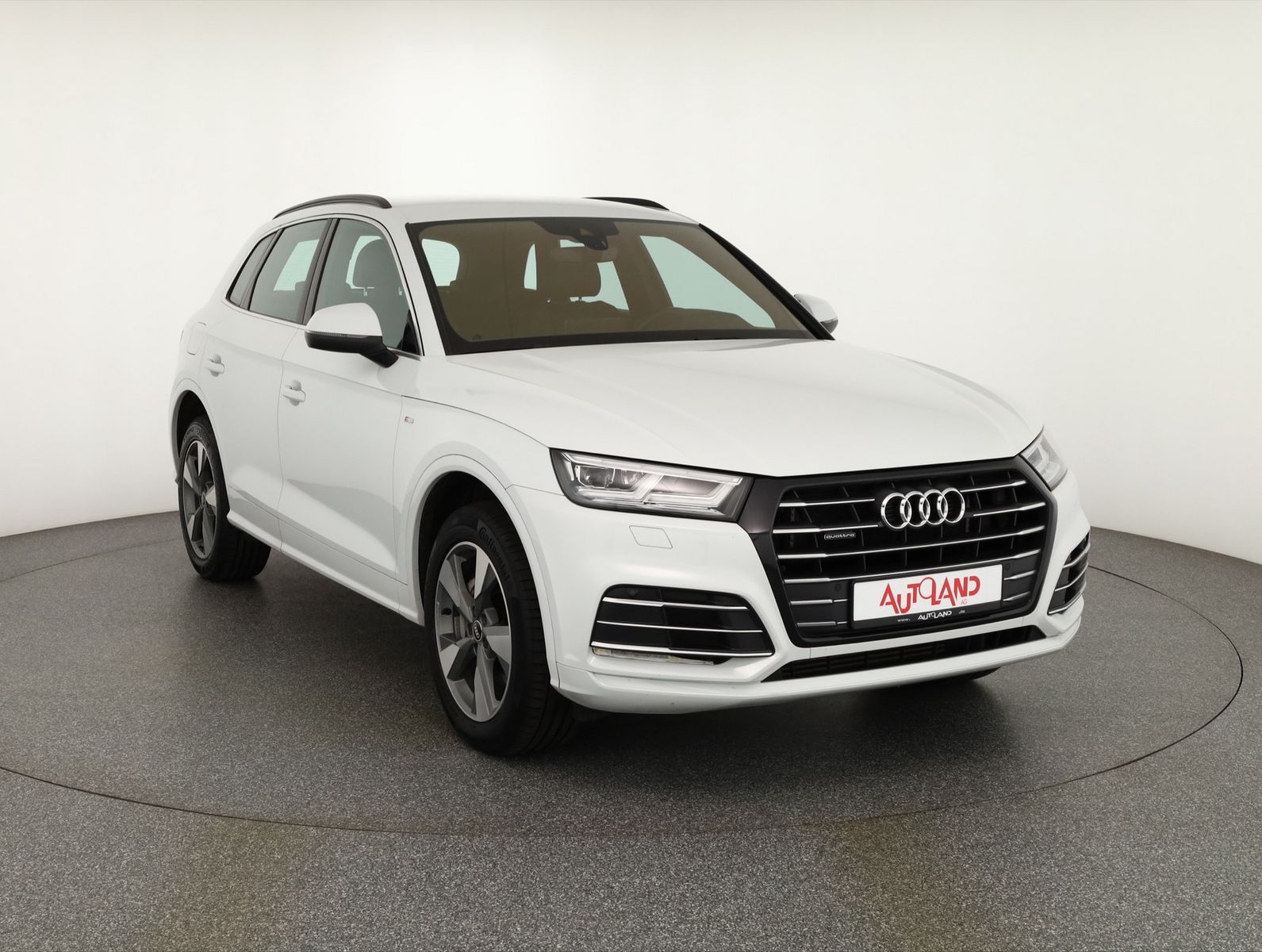 Audi Q5 55 TFSIe 2x S-Line quattro - Samsaru's Car Outlet