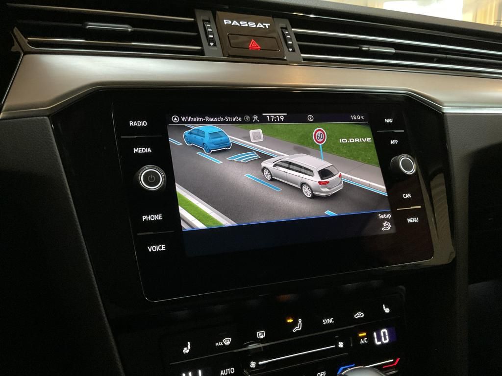 Volkswagen Passat Variant 1.5 TSI DSG Elegance - Samsaru's Car Outlet