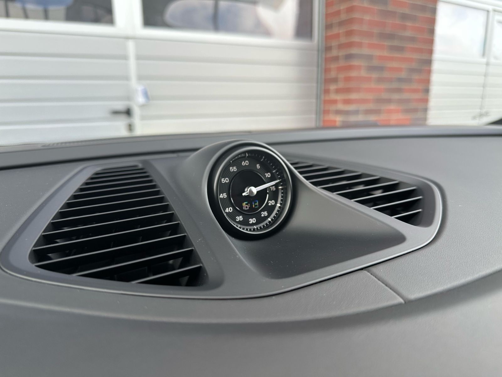 Porsche Macan 4 - Samsaru's Car Outlet